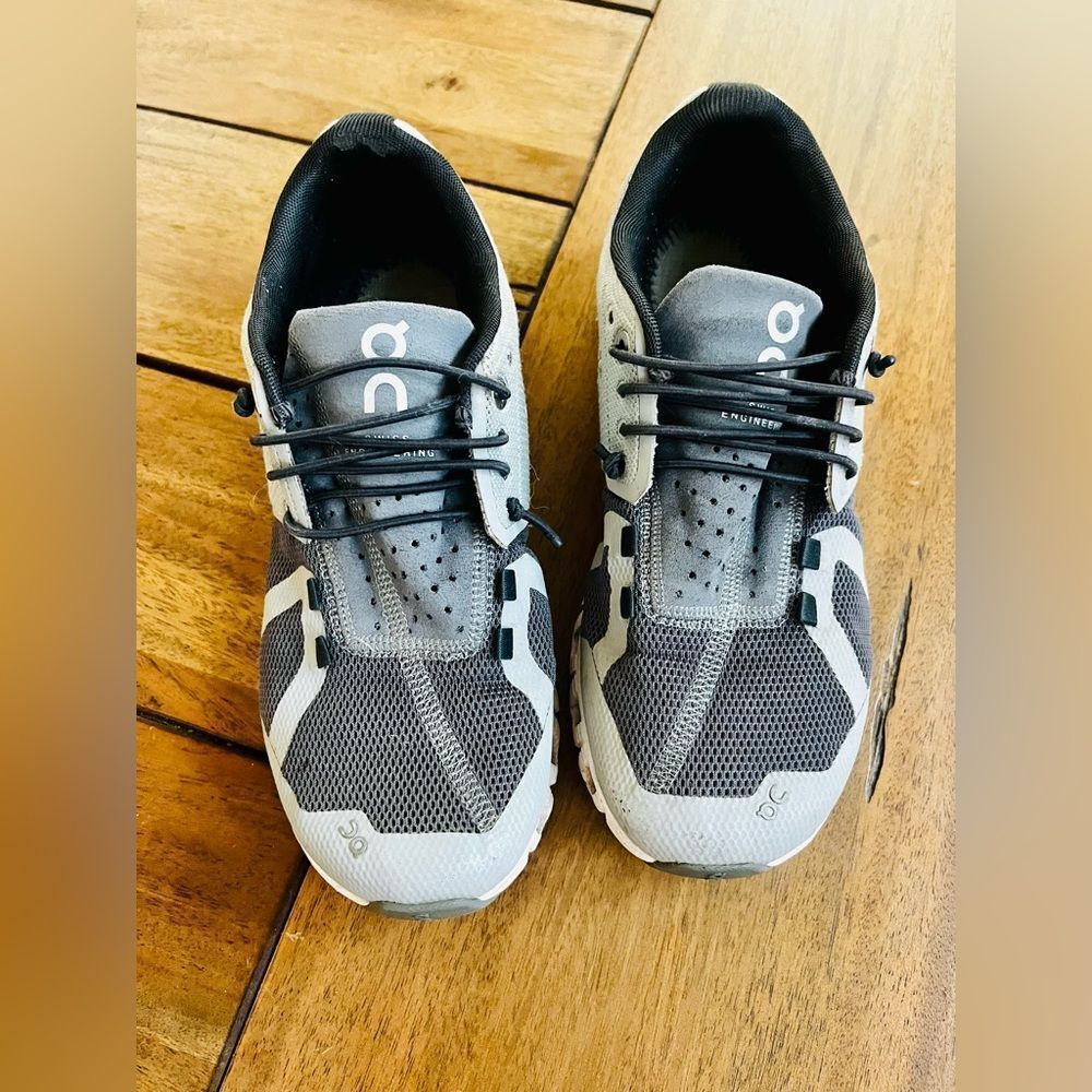 On Running Women’s Size 6.5 Gray Athletic Shoes